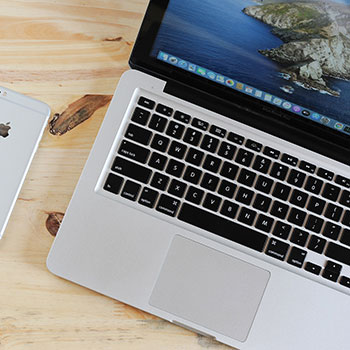 爱一番像排错：先查证据链够不够，再把因果词换成中性词（三处对齐就够）